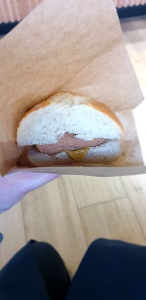 Kein-Leberkäs-Brötchen at Die Vegane Fleischerei - Frauenstraße in Munich