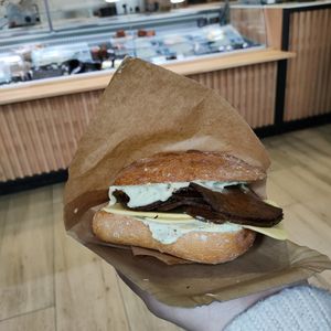 Pastrami sandwich at Die Vegane Fleischerei - Frauenstraße in Munich