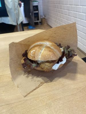 Schnitzel-Semmel at Die Vegane Fleischerei - Frauenstraße in Munich