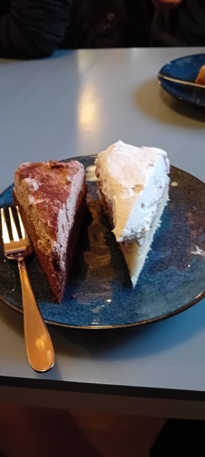 Schoki Schoki Schoki, Vanillebisquit at Wombats Café in Giessen