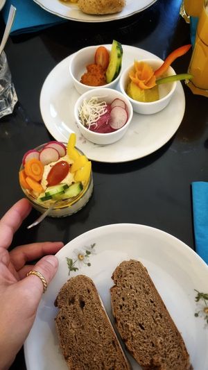 Hummus & different spreads at Bruder & Schwester in Modling