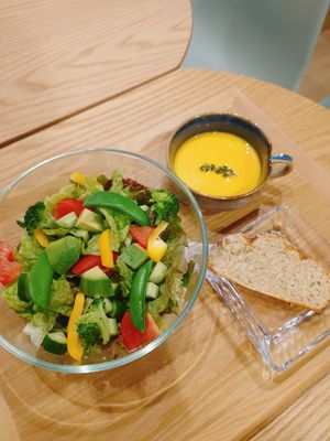 salad bowl,soup,rice flour bread #Veganuary at Ryokufuan - 緑風庵 in Tokyo