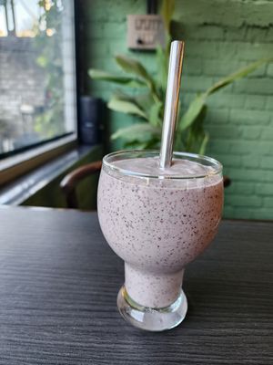 Mixed Fruit Smoothie at The Healthy Stories in Surat