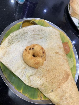 Masala dosa and a Vada   at Sri Mu Saravana Bhavan  in Koratty