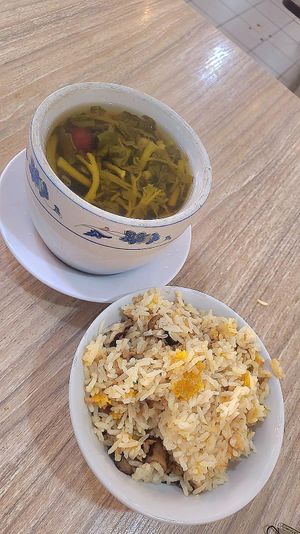 Look at this $6 set! It's so worth it there's almost no oily layer on the soup surface at all!!🤩🤤 & the pumpkin rice comes with Shitake🍄🫶🥹😋🫶 evry bit of it exc at Vegetable Era 蔬时代 in Central Singapore