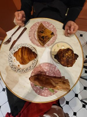 Croissant, croissant à la noisette, quiche du moment, sandwich du moment at Les Belles Âmes Pâtisserie in Lyon