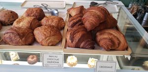Viennoiseries délicieuses ! at Les Belles Âmes Pâtisserie in Lyon