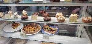 Pâtisseries et sandwichs! at Les Belles Âmes Pâtisserie in Lyon