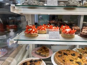 Dolce alle fragole  at Les Belles Âmes Pâtisserie in Lyon