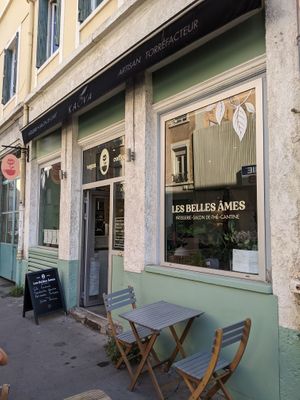 view from outside at Les Belles Âmes Pâtisserie in Lyon