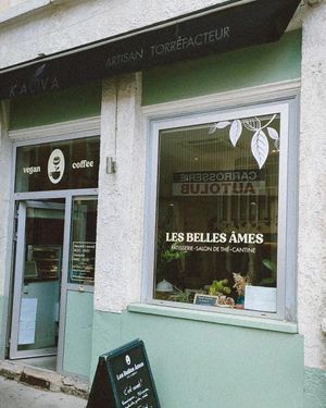 La devanture at Les Belles Âmes Pâtisserie in Lyon