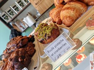 Pistachio cranberry roll at Les Belles Âmes Pâtisserie in Lyon