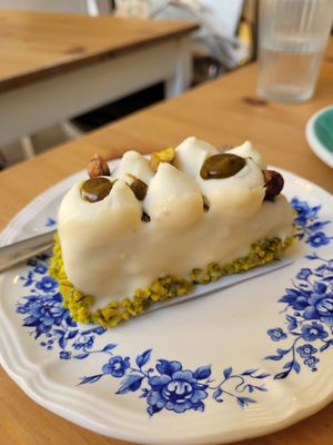  at Les Belles Âmes Pâtisserie in Lyon
