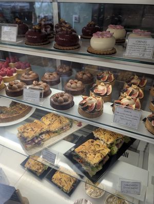 display at Les Belles Âmes Pâtisserie in Lyon