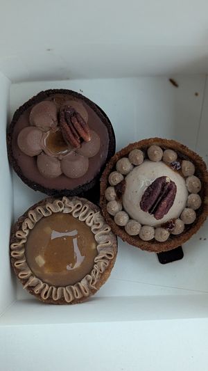 A sweet, delicious box to take with us on our travels at Les Belles Âmes Pâtisserie in Lyon