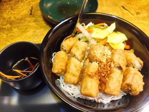 Reisnudeln mit Frühlingsrollen at Scaramanga's  in Dusseldorf
