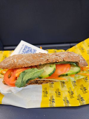 Salat Baguette #Veganuary at YORMA'S - Hbf München Gleis 26 - Kiosk in Munich