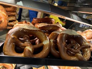 pretzels  at YORMA'S - Hbf München Gleis 26 - Kiosk in Munich