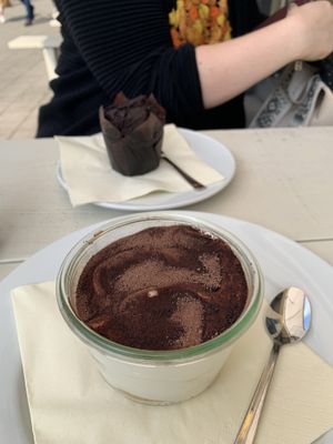 Tiramisu und Schoko Kirsch Muffin at Krawummel in Muenster