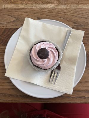 Cupcake (chocolate and raspberry)   at Krawummel in Muenster