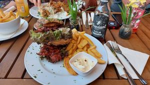 Steaky Burger (6 Pommes fehlen schon) at Krawummel in Muenster