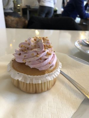 Vanilla-Himbeer Cupcake at Krawummel in Muenster