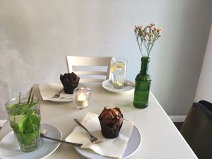 Schoko-Kirsch muffin and Blueberry muffin at Krawummel in Muenster