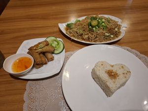 Spring rolls, garlic rice #Veganuary at AC Palayok Restaurant in Cebu