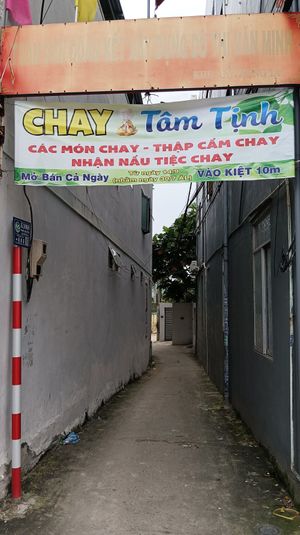 Access from the main road at Quán Chay Tâm Tịnh in Da Nang