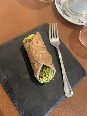 Cannolo pistacchio  at Toburger in Rivalta Di Torino