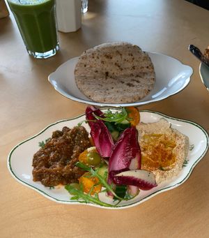 Aubergine and hummus   at Koffiehuis De Goede Morgen in Vinkeveen