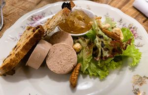 Vegan paté met slaatje at Bistro MaReine in Deinze