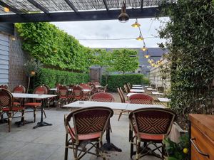 Large outdoor seating at the back at Bistro MaReine in Deinze