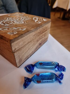 Vegan candy with bill at Bistro MaReine in Deinze