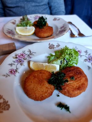 Vegan cheese croquettes as appetizer (17€ for one dish!) at Bistro MaReine in Deinze
