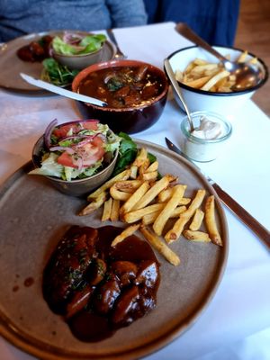 Stoverij with fries at Bistro MaReine in Deinze