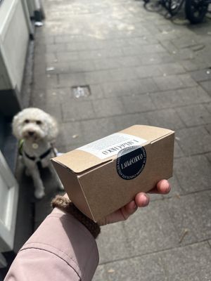 Box with 5 chocolates (€20,00)  at Lait De Choco in Amsterdam