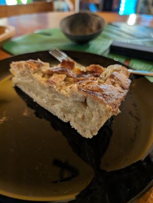 Vegan apple pie at Art Coffee Galápagos in Puerto Ayora