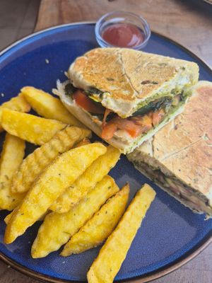 Pesto sandwich with tomatoes and zucchini at Art Coffee Galápagos in Puerto Ayora