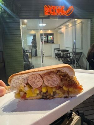 Ótima opção vegana em Bombinhas. at Rock Dog in Santa Catarina