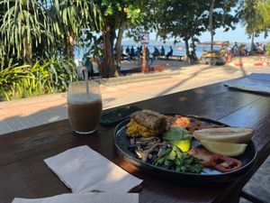 Big brekkie plate (sadly missing baçon)  at Shaka  in Ao Nang