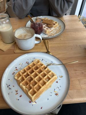Vegane Waffeln 🧇  at YAM Café & Deli in Recklinghausen
