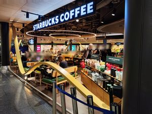 Seating at ZRH - Starbucks in Kloten