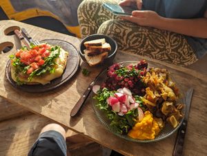 Garbanzo flatbread, superfood bowl at Atelier de Viveres in Puerto Madryn