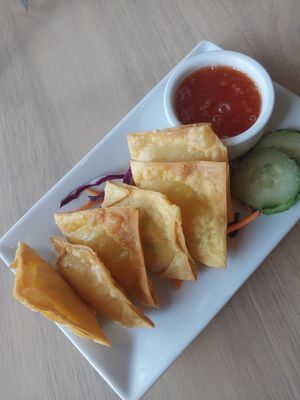 Crab Rangoon at Alice & Friends at The Glen in Glenview