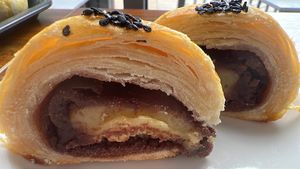 Pastry Mooncake at Alice & Friends at The Glen in Glenview