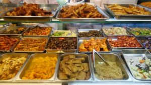 buffet spread  at Vegetarian Stall - Kopitiam Tiong Bahru Plaza in Central Singapore