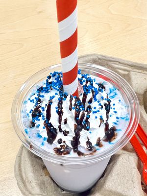 It looked even more perfect before my 5 minute walk in the rain, but this might be the best milkshake I’ve ever had: vegan blueberry pancake w/ vegan whip  at Shakeno8 in Columbus