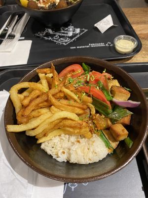 Seitan saltado  at Alma Vegan Food in Santiago