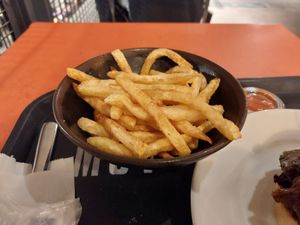 Small side of fries at Alma Vegan Food in Santiago